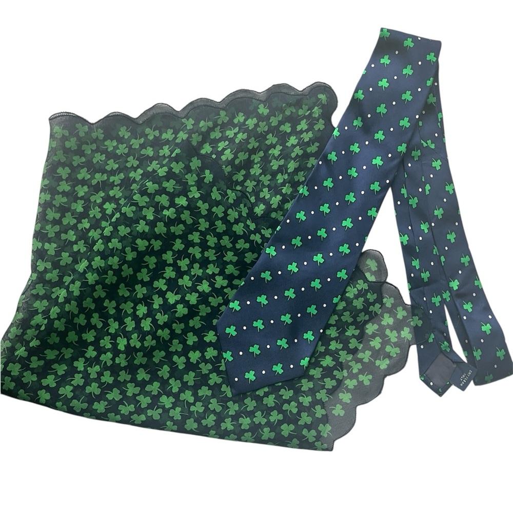 Lillian Vernon silk Men's Green
Shamrock St Patricks Day Tie Pocket
Square Set